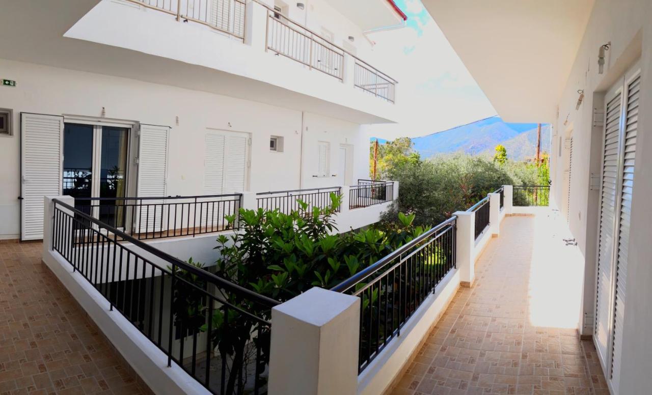 Ενοικιαζόμενα Δωμάτια Γεωργία Σταμούλου 鲁维斯 外观 照片