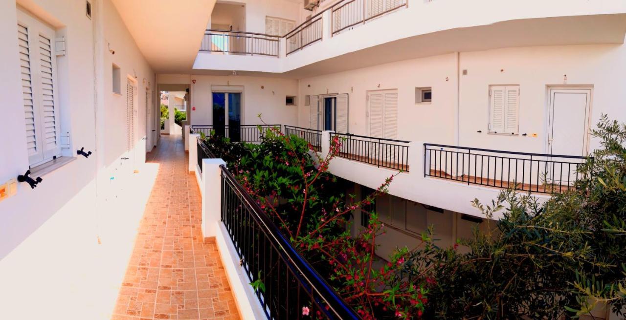 Ενοικιαζόμενα Δωμάτια Γεωργία Σταμούλου 鲁维斯 外观 照片